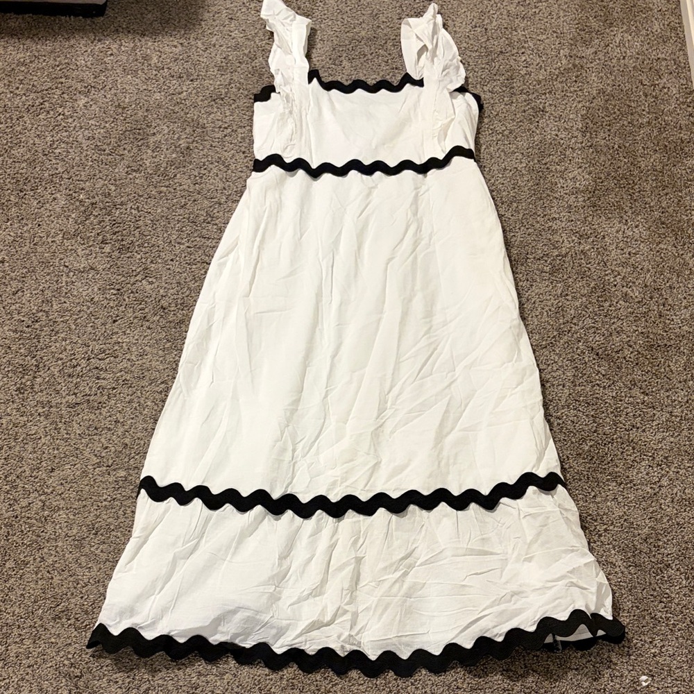 Chic White and Black Maxi Dress